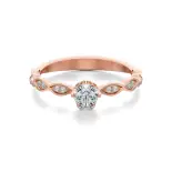 Pierścionek z różowego złota z diamentami